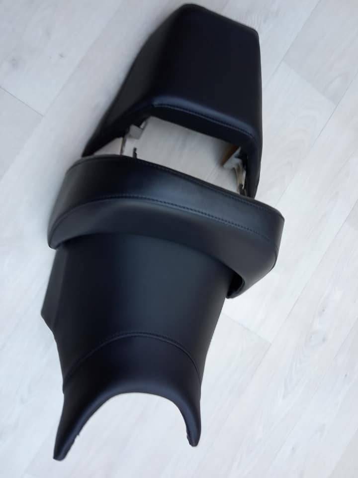 selle de moto noir